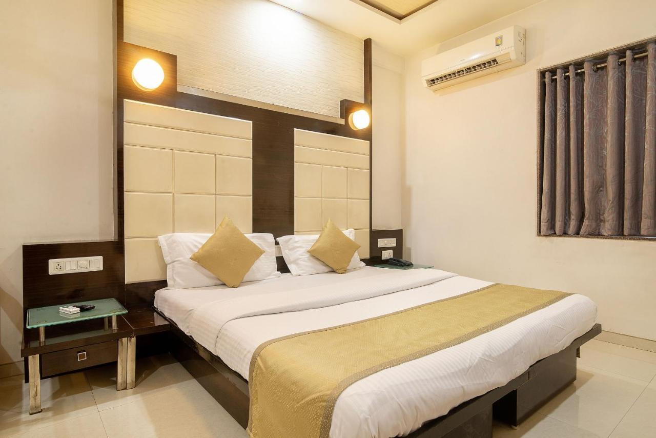 Hotel Satkar Surat Luaran gambar