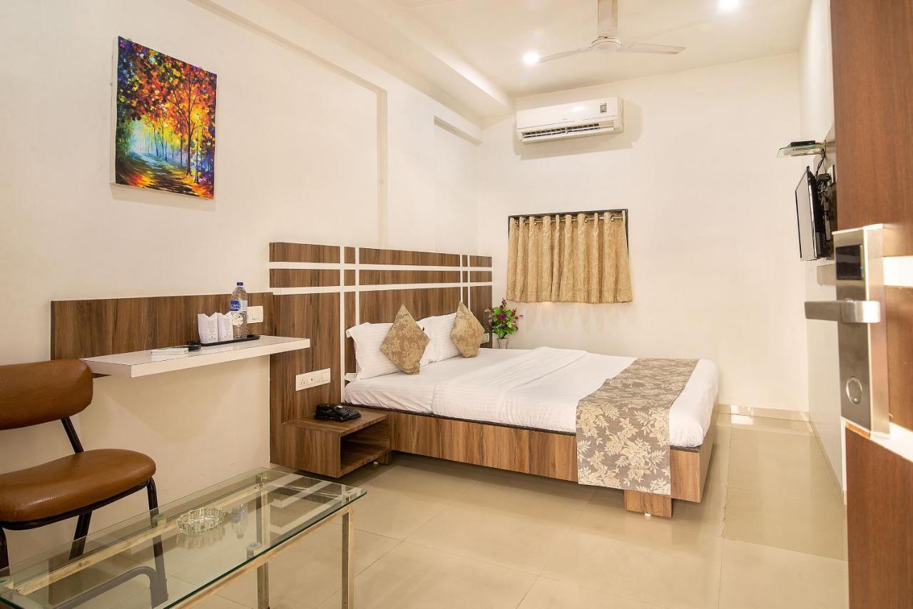 Hotel Satkar Surat Luaran gambar