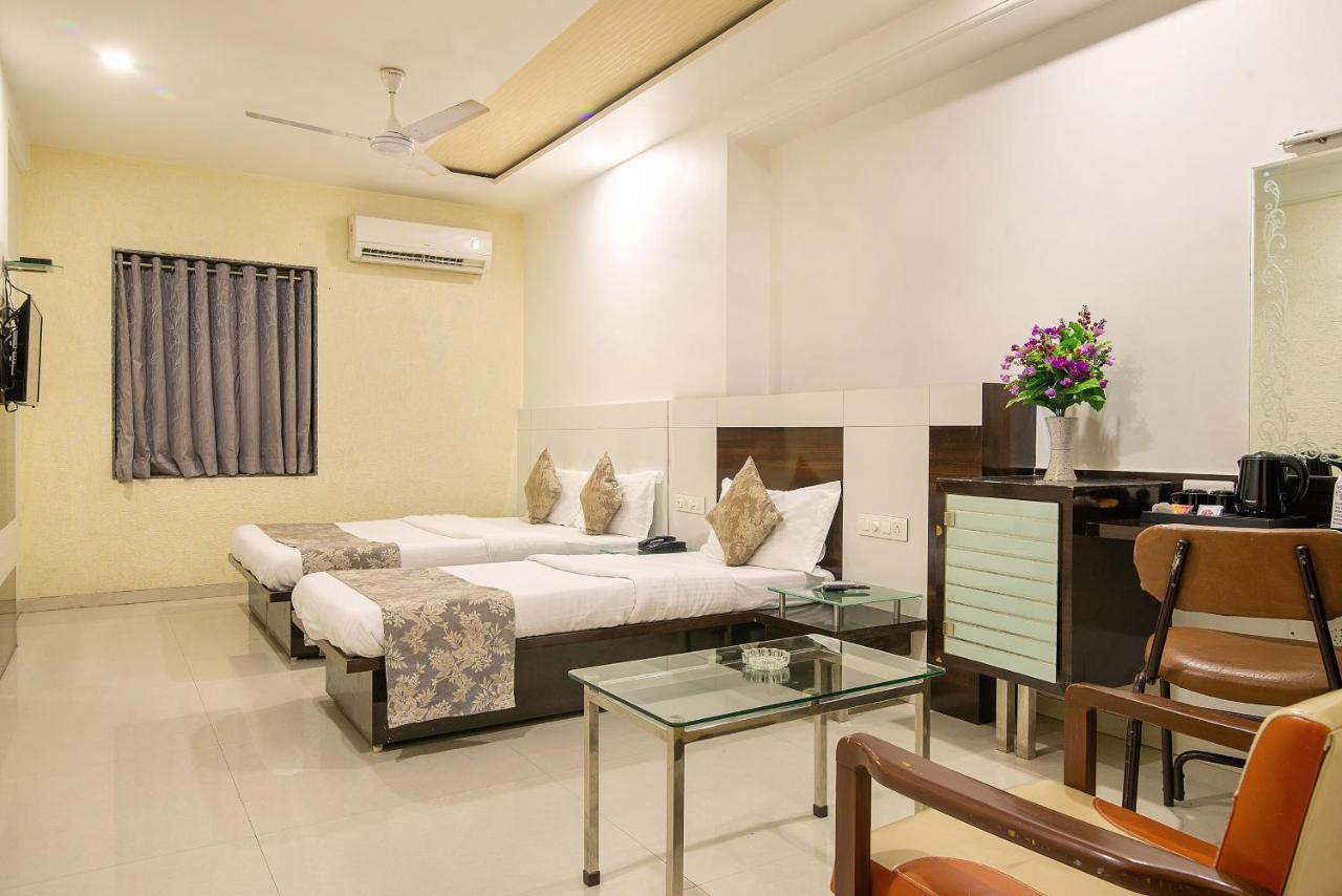 Hotel Satkar Surat Luaran gambar