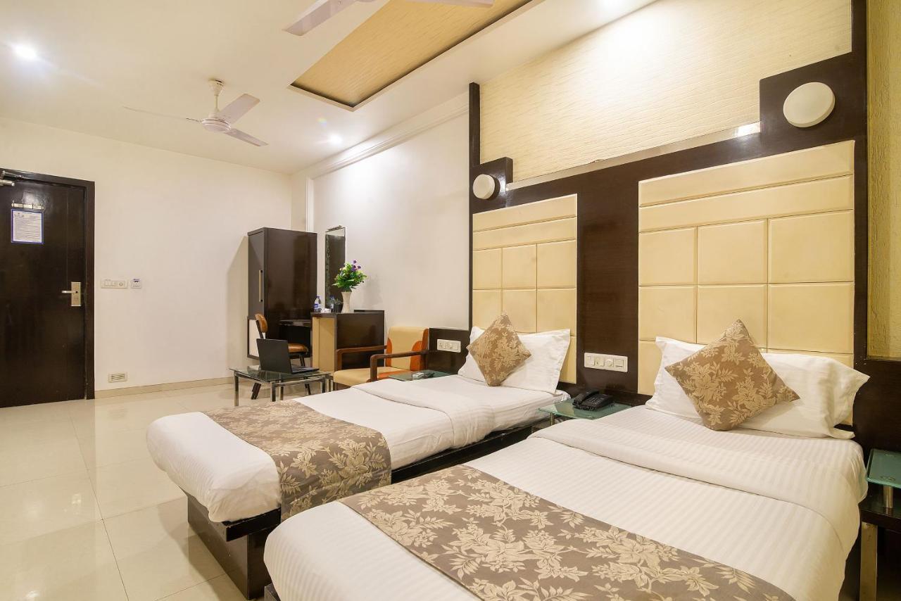 Hotel Satkar Surat Luaran gambar