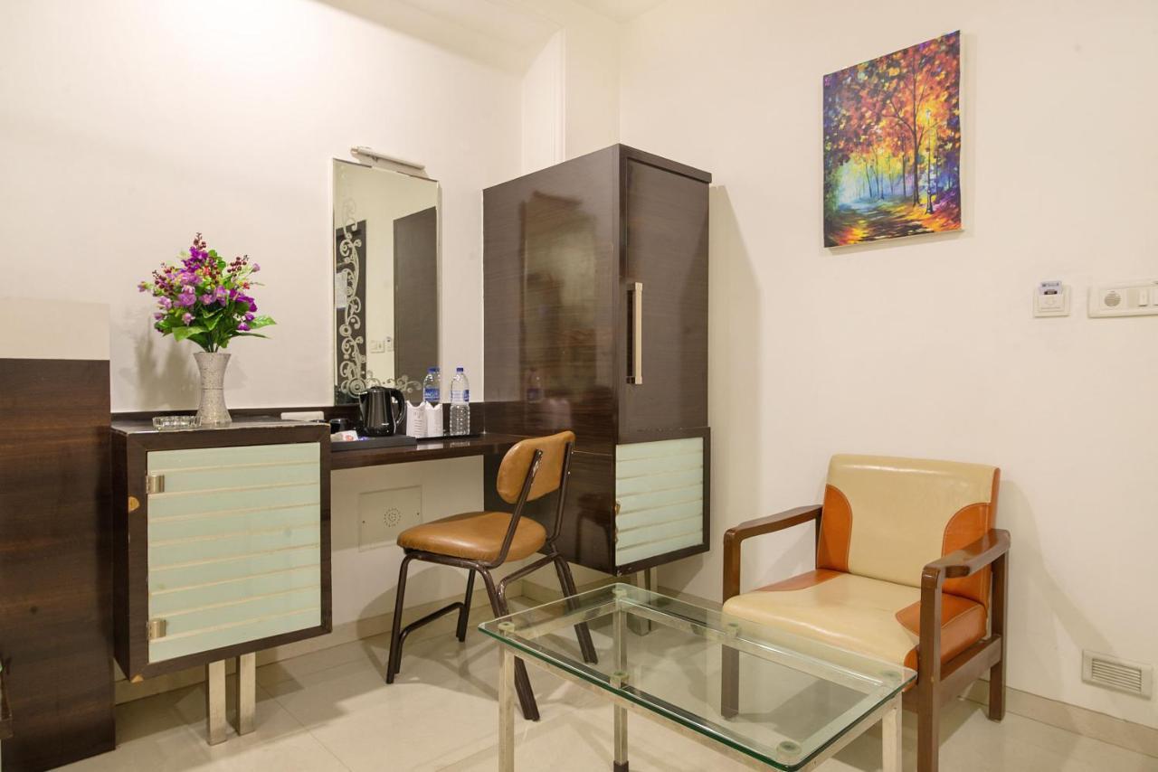 Hotel Satkar Surat Luaran gambar