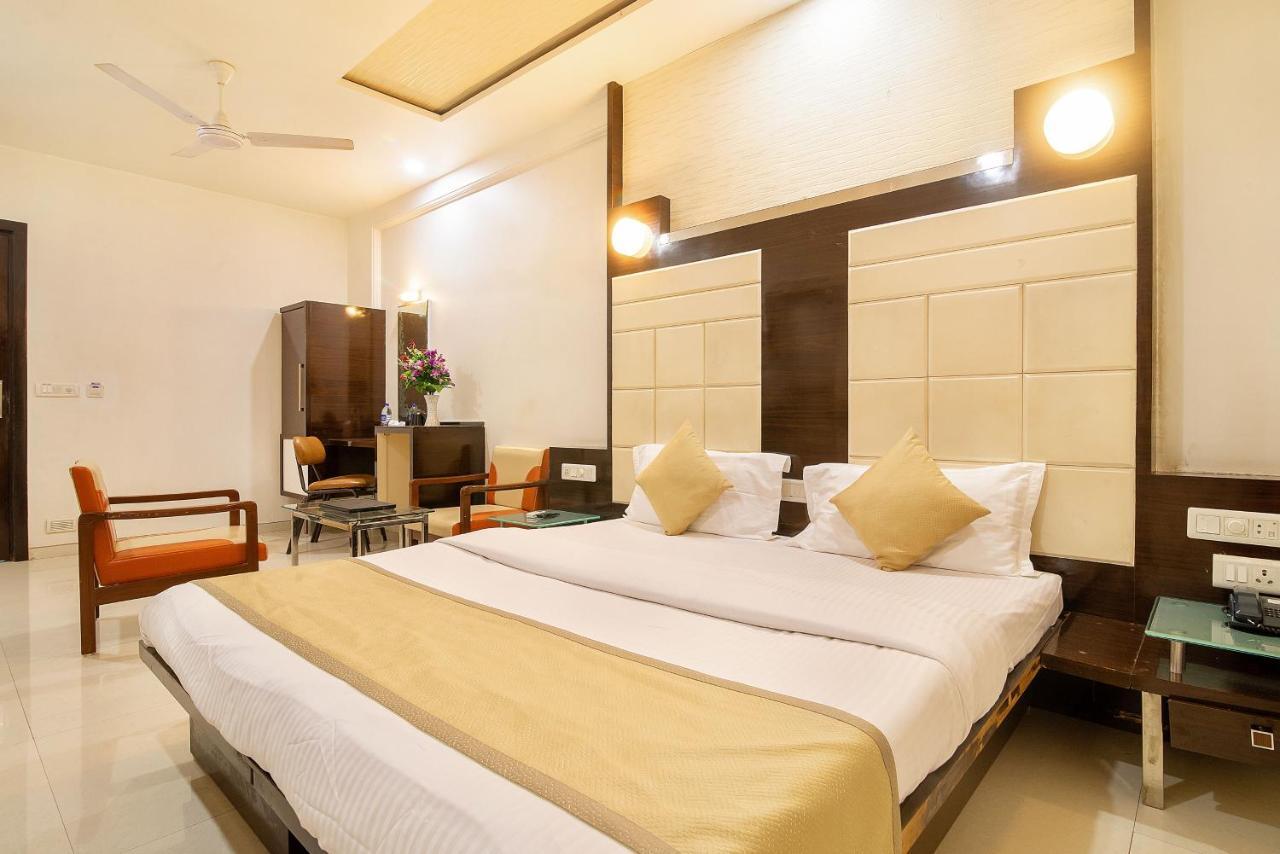 Hotel Satkar Surat Luaran gambar