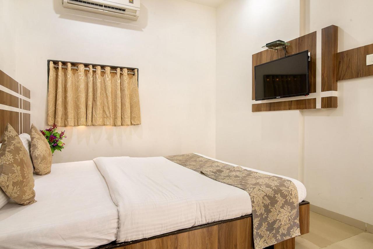 Hotel Satkar Surat Luaran gambar