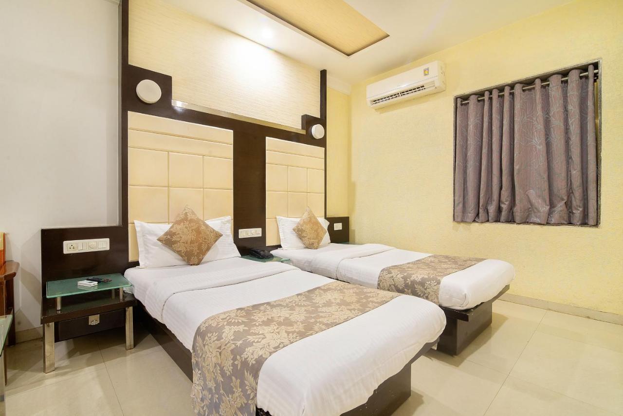 Hotel Satkar Surat Luaran gambar