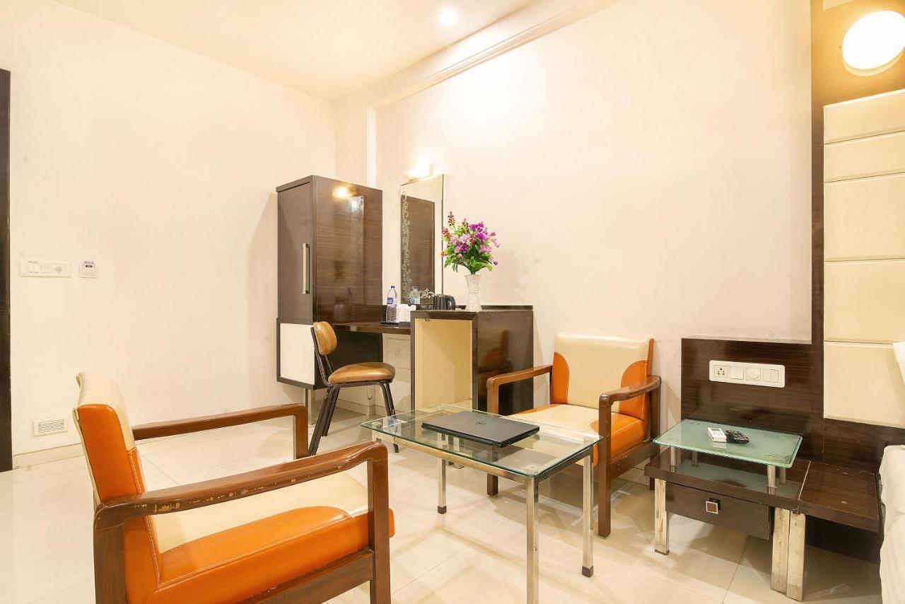 Hotel Satkar Surat Luaran gambar